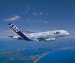 пазл Airbus A380 является самым большим самолетом в мире